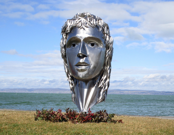Big head sculpture wife stainless steel
